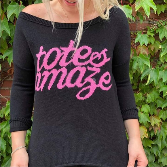 American Eagle Outfitters Sweaters - American Eagle Totes Amaze Sweater black pink knit American Eagle Outfitters Sweaters - American Eagle Totes Amaze Sweater black pink knit